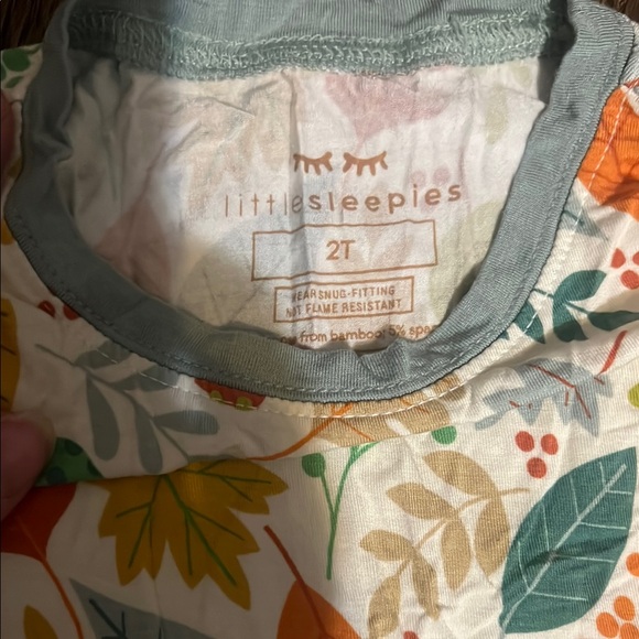 Little sleepies fall print 2t - Picture 2 of 2